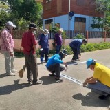 เทศบาลตำบลแม่อายร่วมกับภาคประชาชน จัดโครงการพัฒนาถนนในซอยเพื่อปรับปรุงภูมิทัศน์และสิ่งแวดล้อม พร้อมทั้งทาสีเส้นจราจร