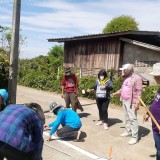 เทศบาลตำบลแม่อายร่วมกับภาคประชาชน จัดโครงการพัฒนาถนนในซอยเพื่อปรับปรุงภูมิทัศน์และสิ่งแวดล้อม พร้อมทั้งทาสีเส้นจราจร