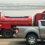 ปภ. เทศบาลตำบลแม่อายออกปฏิบัติการฉีดน้ำล้างถนนเพื่อลดฝุ่น 