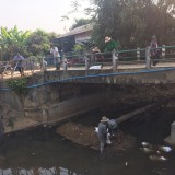 เทศบาลตำบลแม่อายร่วมกับประชาชนบ้านโห้งหลวง ร่วมกันพัฒนาฝายกลางบ้าน หมู่ที่ 7 ตำบลแม่อาย